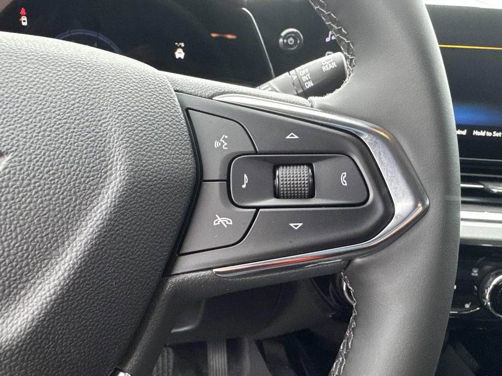 New 2026 Chevrolet Trax LT w/ Sunroof Package image 22