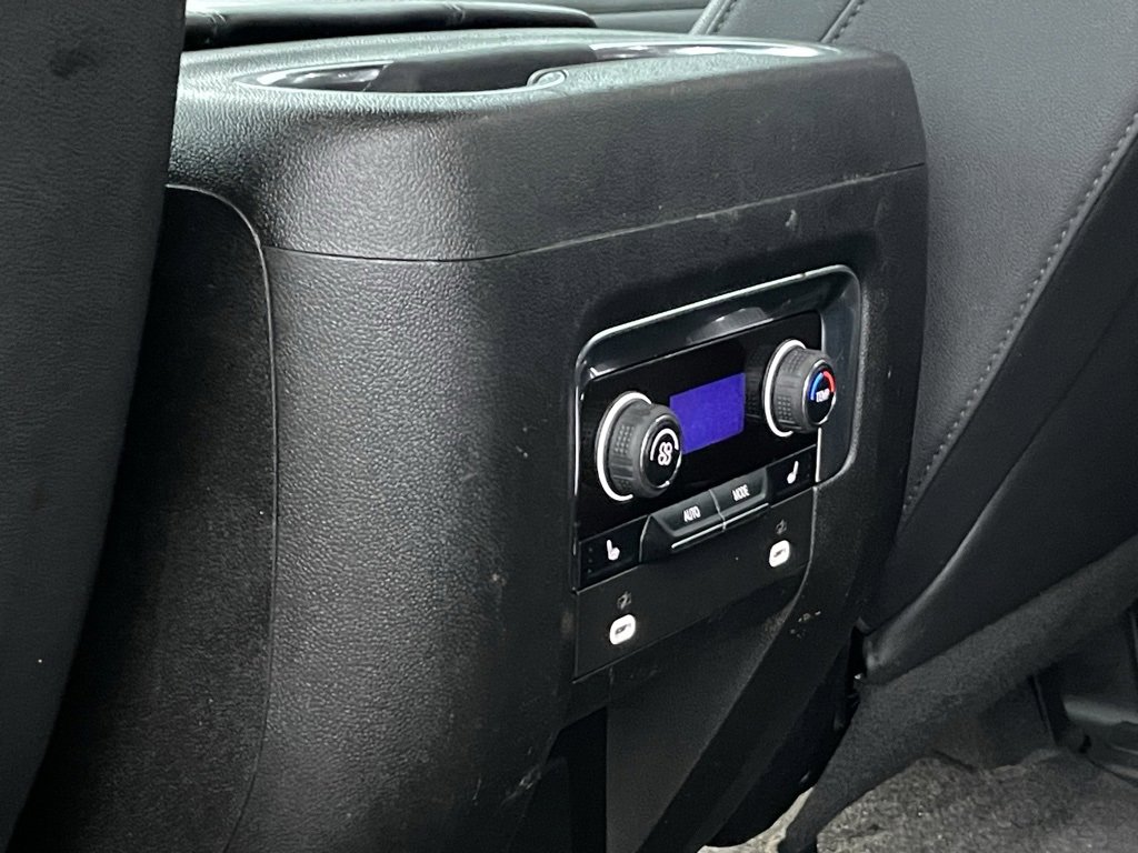 Used 2023 Chevrolet Suburban Z71 w/ Luxury Package image 27