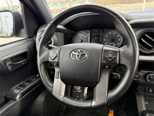 Used 2016 Toyota Tacoma TRD Sport image 12