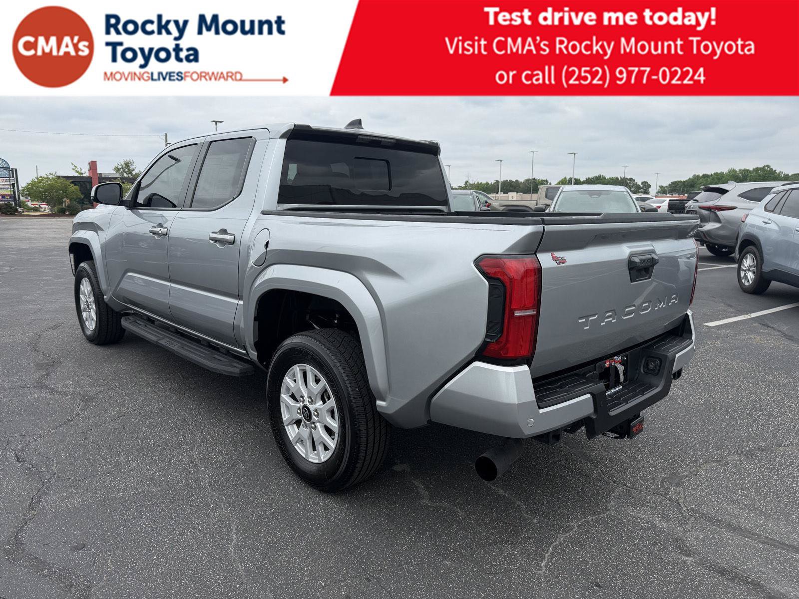 Used 2024 Toyota Tacoma SR5 AWD/4WD image 5