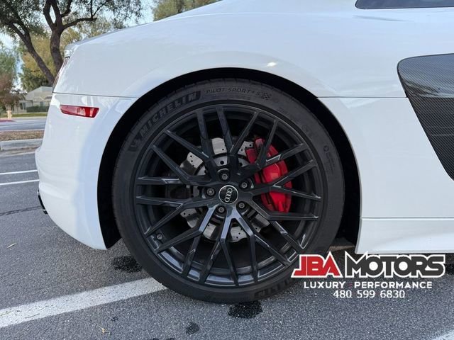 Used 2018 Audi R8 V10 w/ Carbon Exterior Package image 39