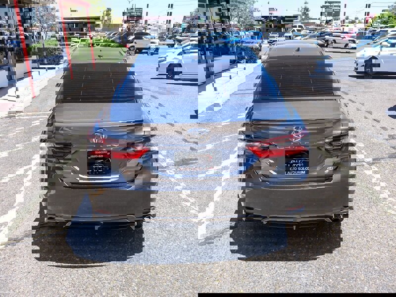 Used 2021 Toyota Camry SE image 8