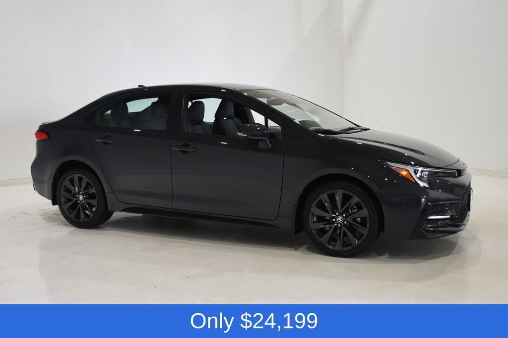 Used 2025 Toyota Corolla SE FWD image 3
