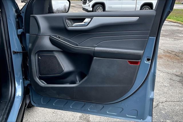 Used 2025 Ford Escape Platinum AWD/4WD image 28