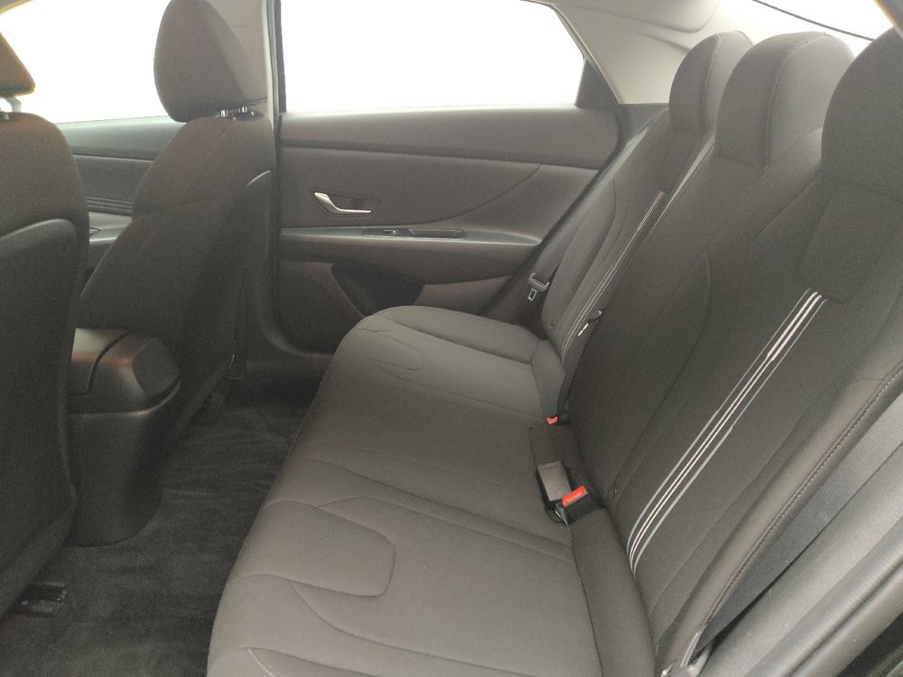 Used 2023 Hyundai Elantra SEL w/ Convenience Package FWD image 18