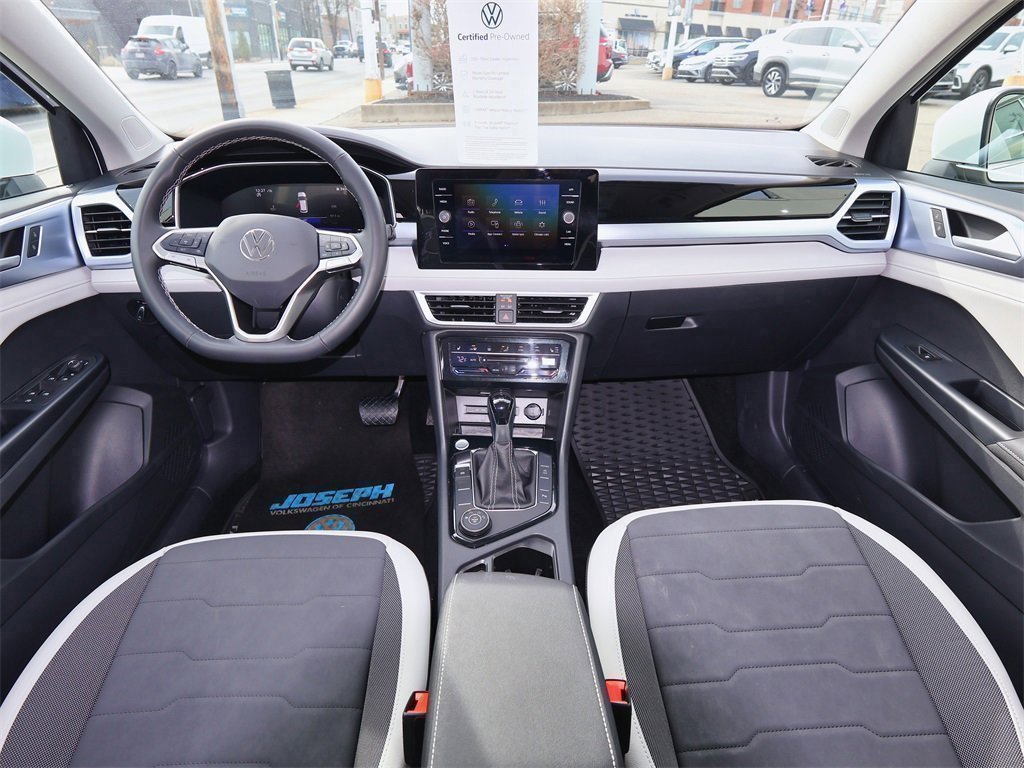 Certified 2025 Volkswagen Taos SE w/ Panoramic Sunroof Package image 16