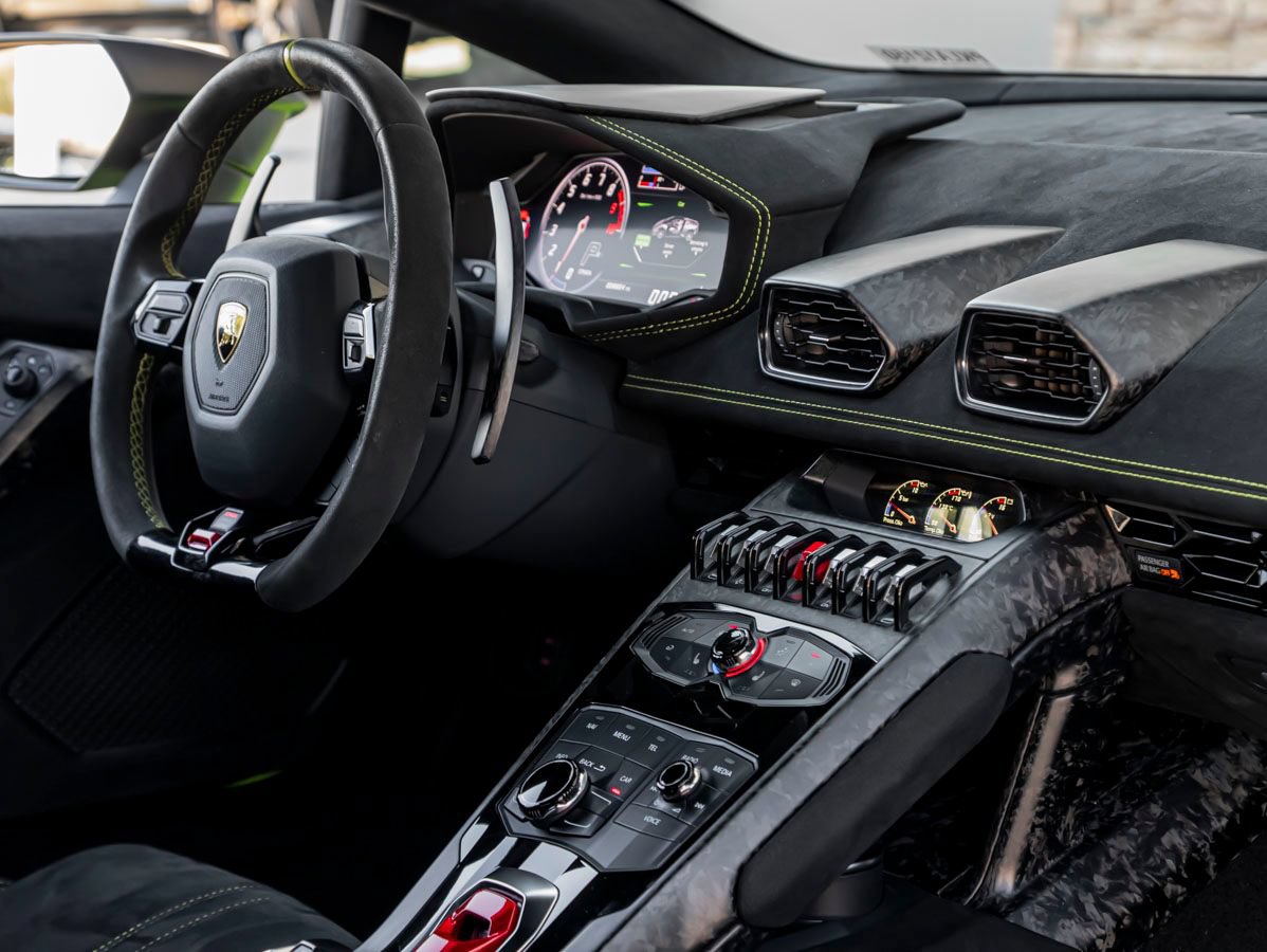 Used 2019 Lamborghini Huracan Performante AWD/4WD image 34