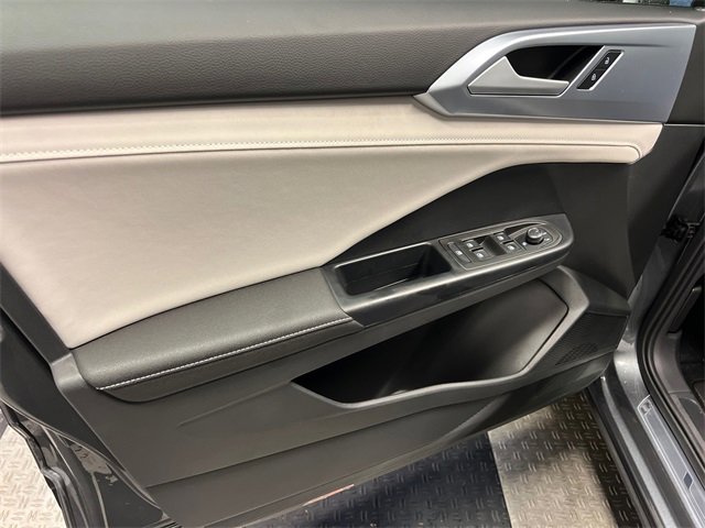 New 2026 Volkswagen Taos SE image 7