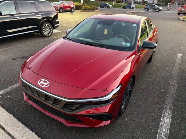 Used 2025 Hyundai Elantra Sport FWD image 2