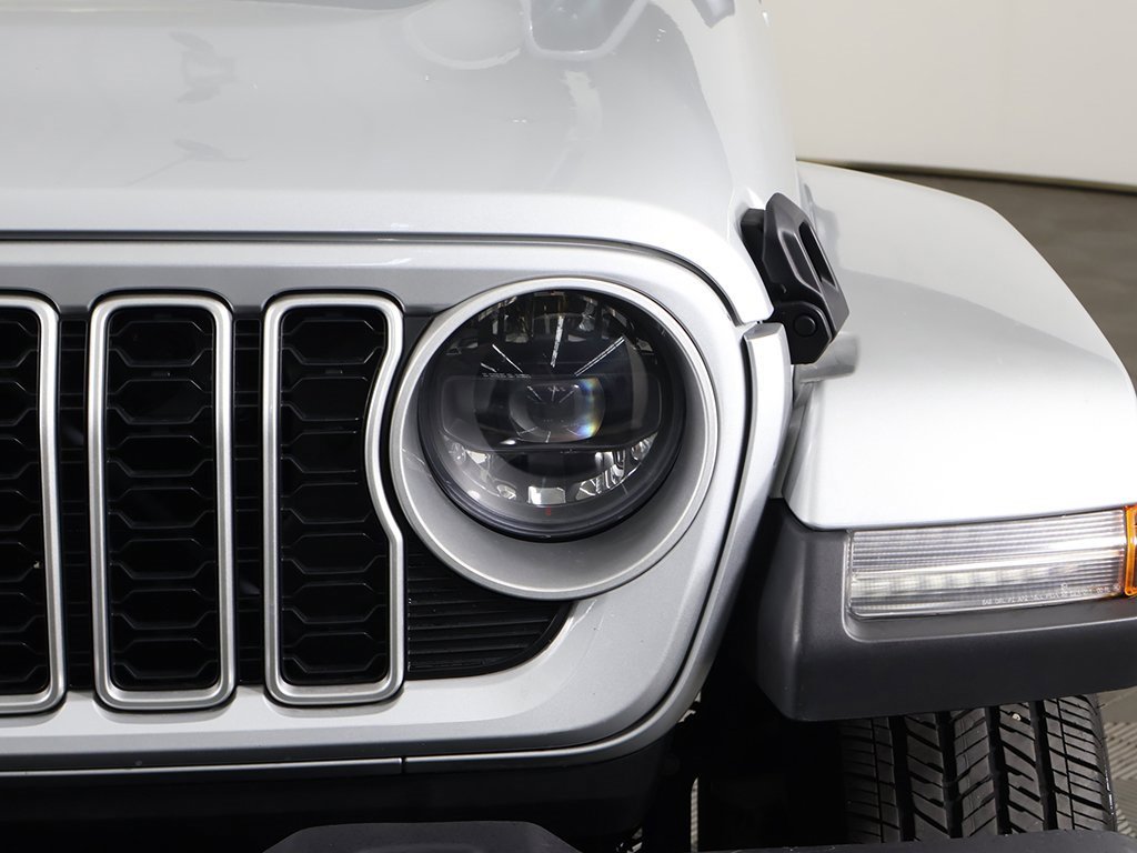 Used 2024 Jeep Wrangler Sahara image 12