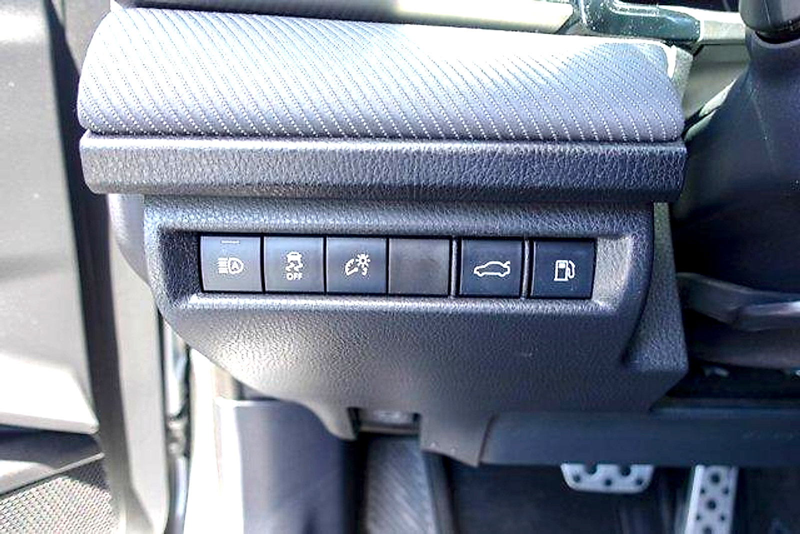 Used 2025 Toyota Camry SE w/ Multimedia Upgrade Package FWD image 12