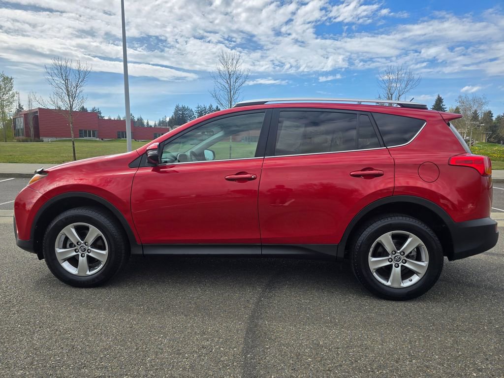 Used 2015 Toyota RAV4 XLE AWD/4WD image 2
