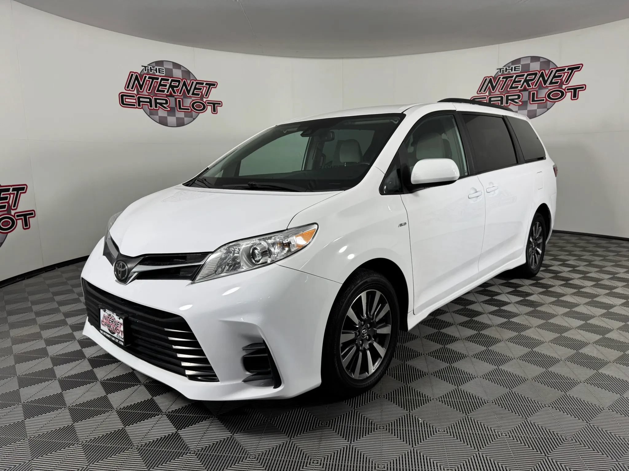 Used 2019 Toyota Sienna LE AWD/4WD image 3