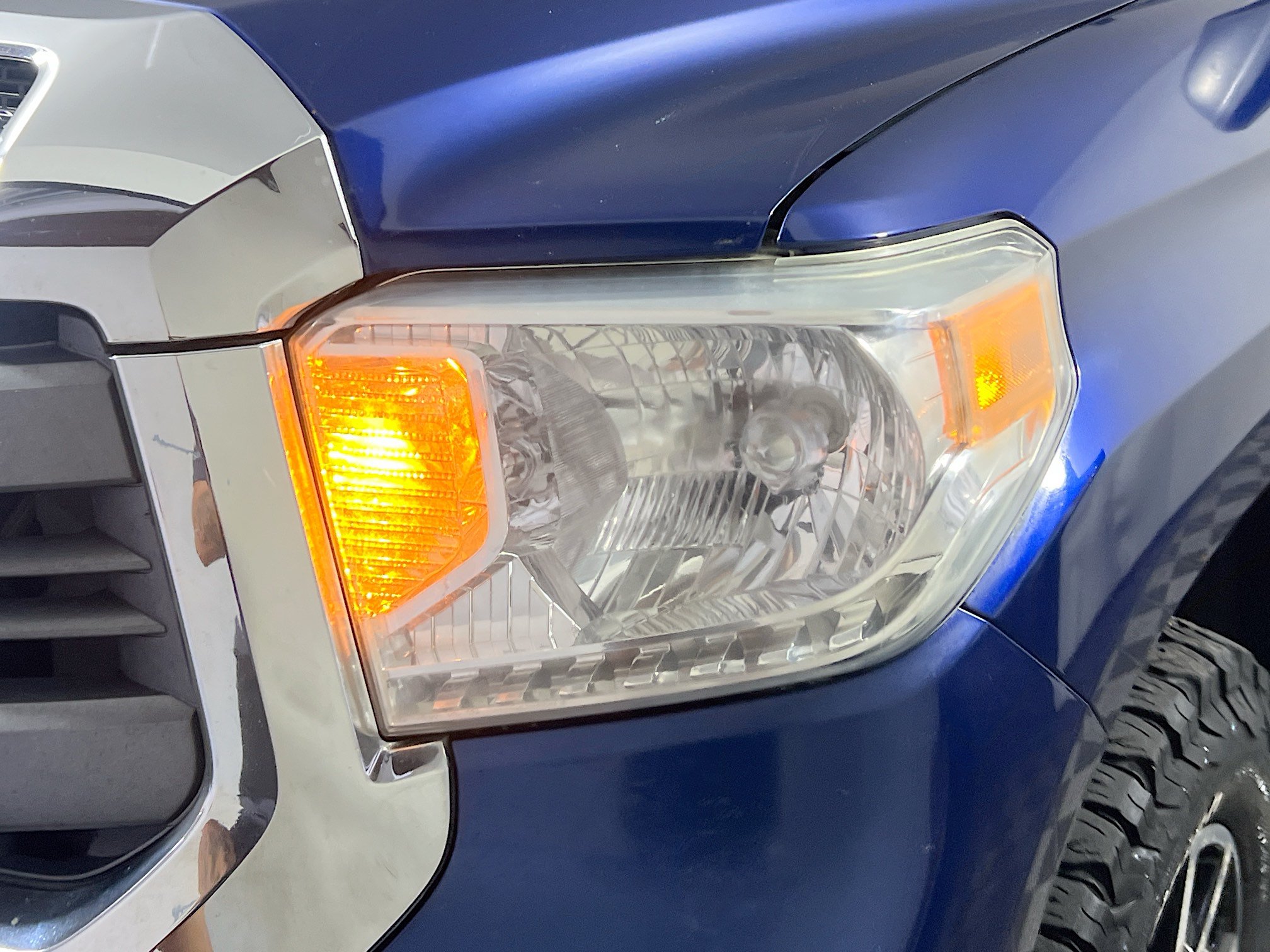 Used 2015 Toyota Tundra SR5 w/ TRD Off Road Package AWD/4WD image 11