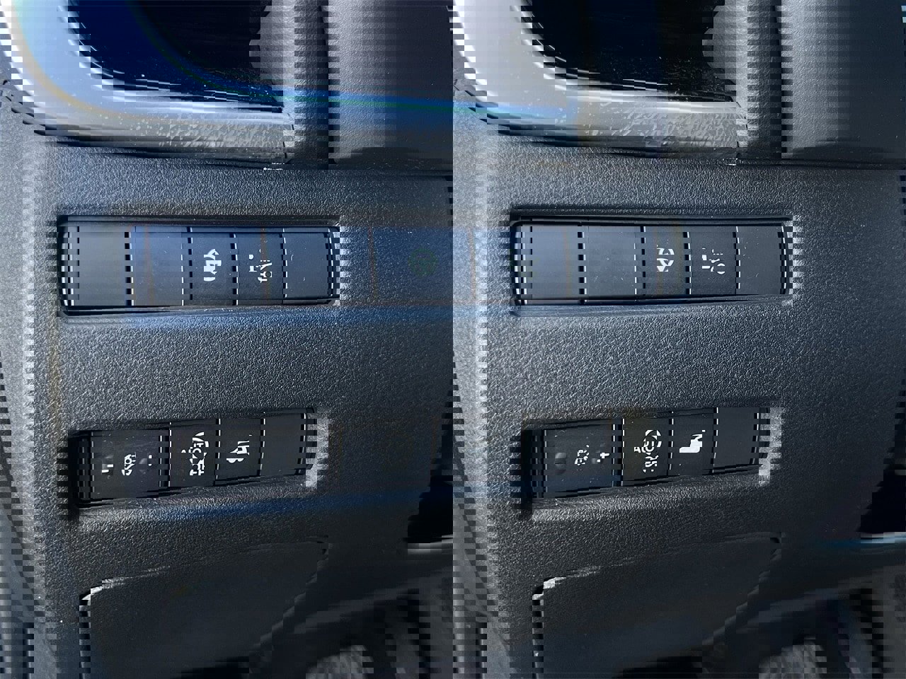 Certified 2025 Nissan Rogue SL w/ Tech Package image 14