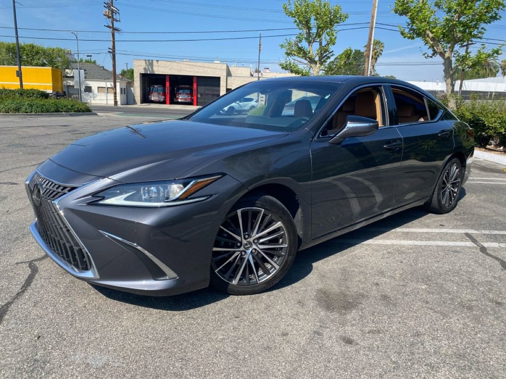Used 2023 Lexus ES 250 w/ Premium Package image 3
