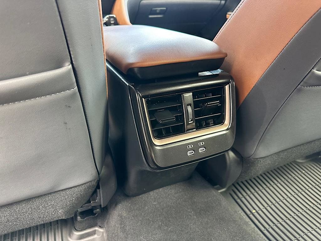 Certified 2025 Toyota Crown Signia image 19