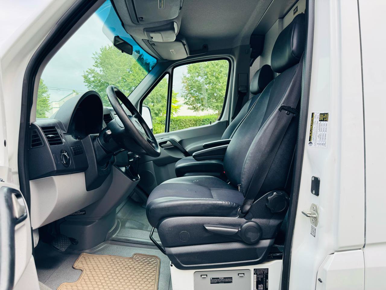 Used 2017 Mercedes-Benz Sprinter 2500 image 17