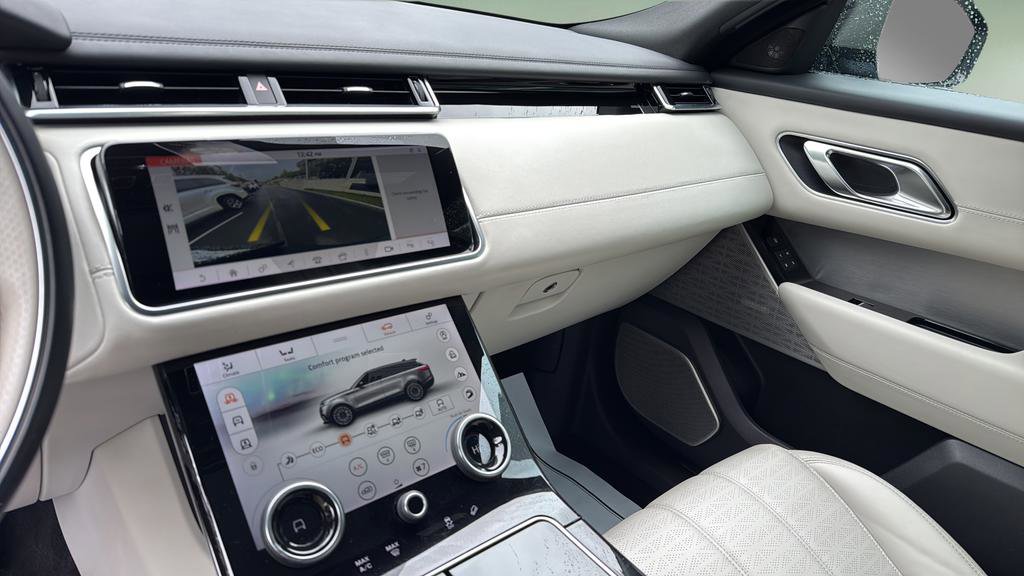Used 2018 Land Rover Range Rover Velar R-Dynamic HSE AWD/4WD image 32
