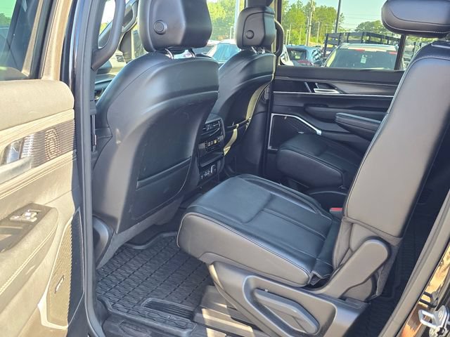 Used 2024 Jeep Wagoneer Series III AWD/4WD image 10