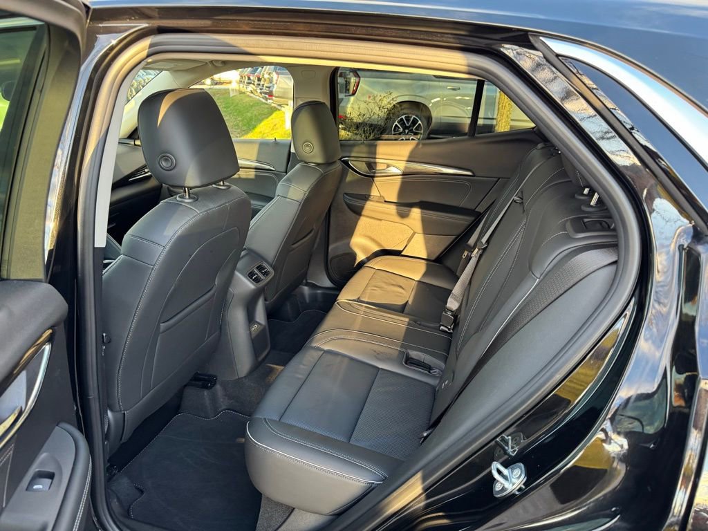 Used 2022 Buick Envision Essence w/ Safety Package image 17