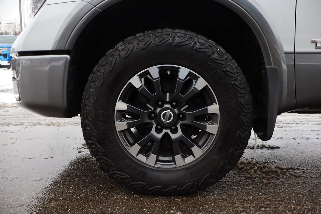 Used 2018 Nissan Titan PRO-4X image 25