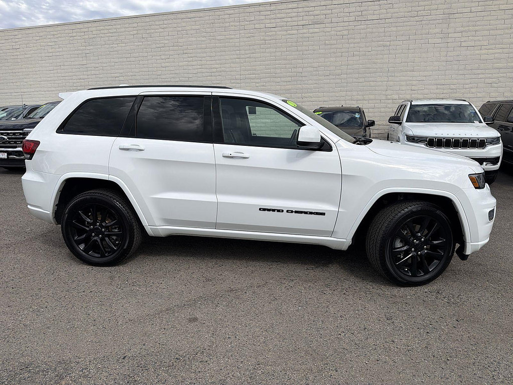 Used 2021 Jeep Grand Cherokee Laredo X AWD/4WD image 4