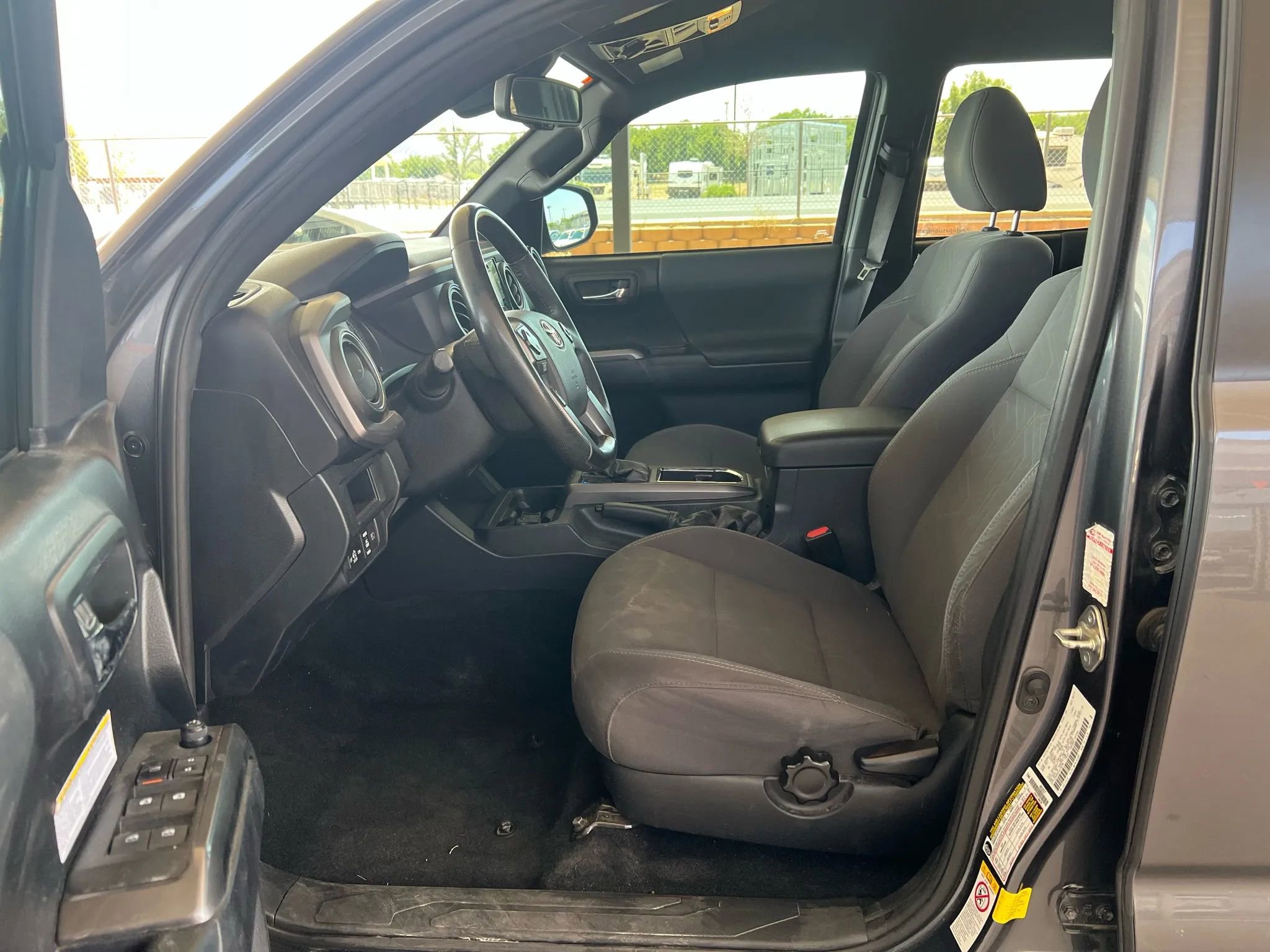 Used 2019 Toyota Tacoma TRD Off-Road image 10