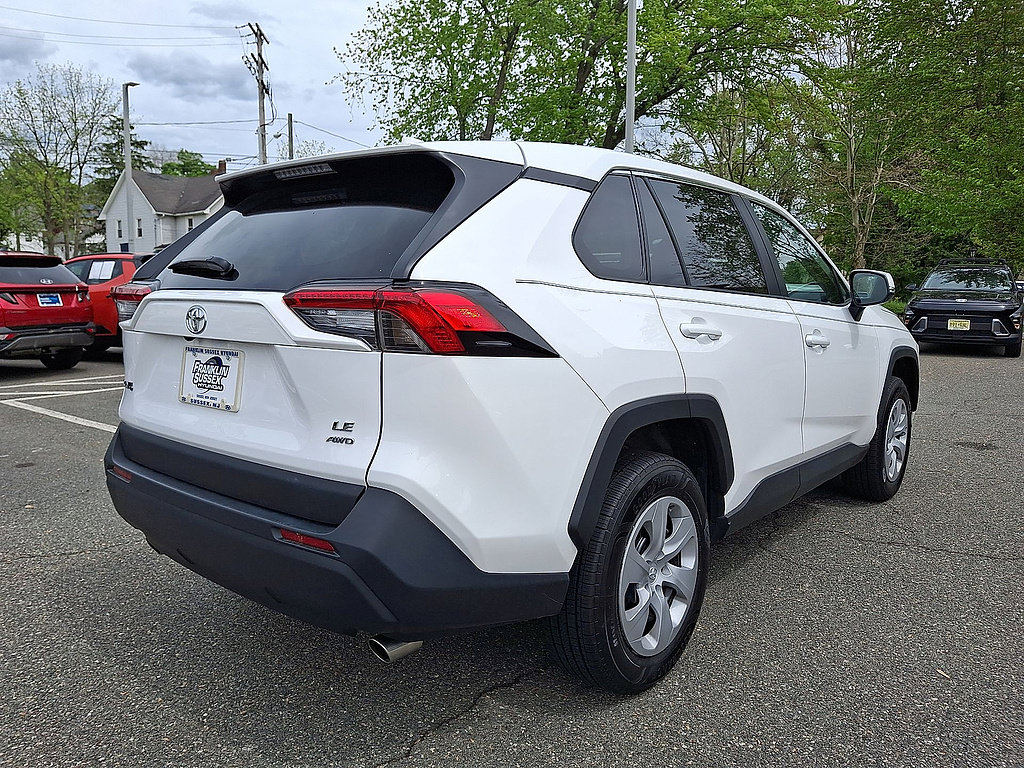 Used 2024 Toyota RAV4 LE AWD/4WD image 24