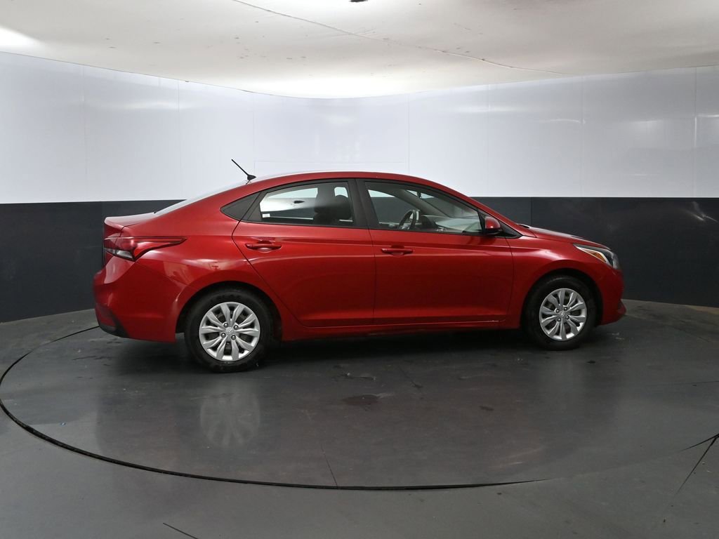 Used 2021 Hyundai Accent SE image 2