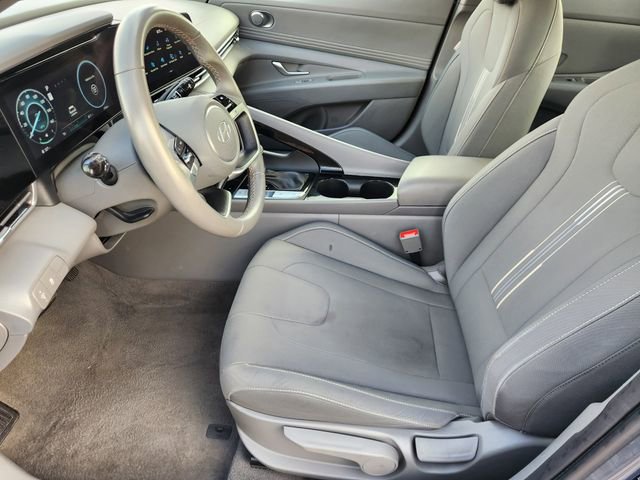 Used 2025 Hyundai Elantra SEL image 13