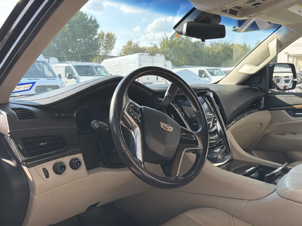 Used 2019 Cadillac Escalade ESV Luxury AWD/4WD image 6