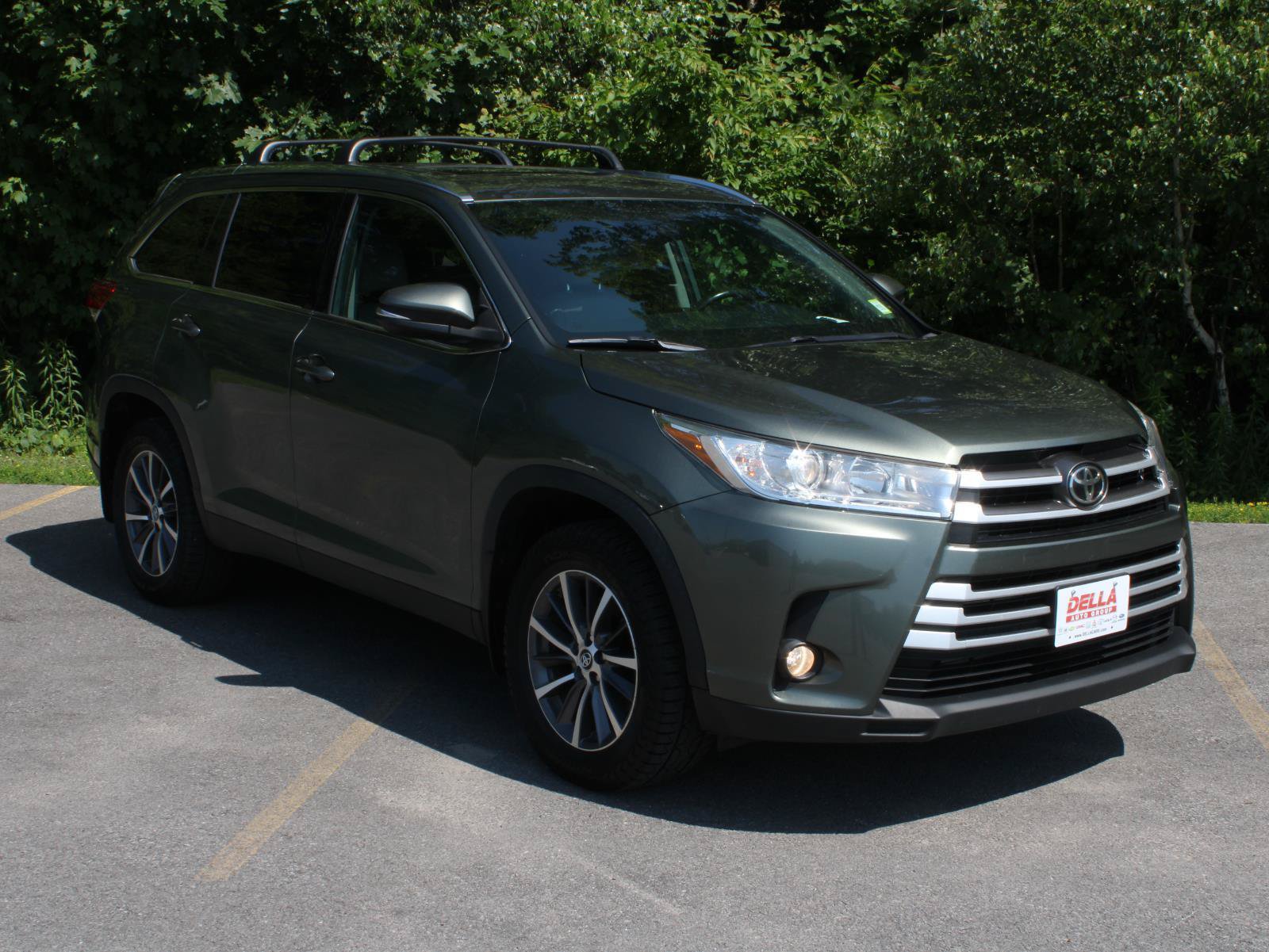 Used 2019 Toyota Highlander XLE AWD/4WD image 3