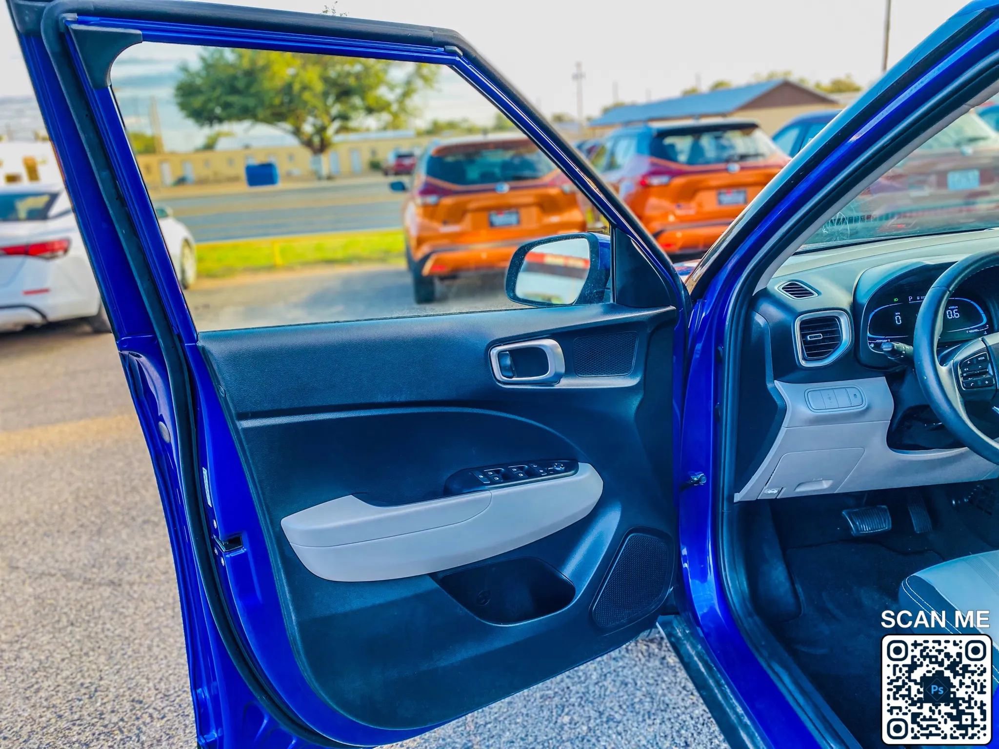 Used 2023 Hyundai Venue SEL image 17