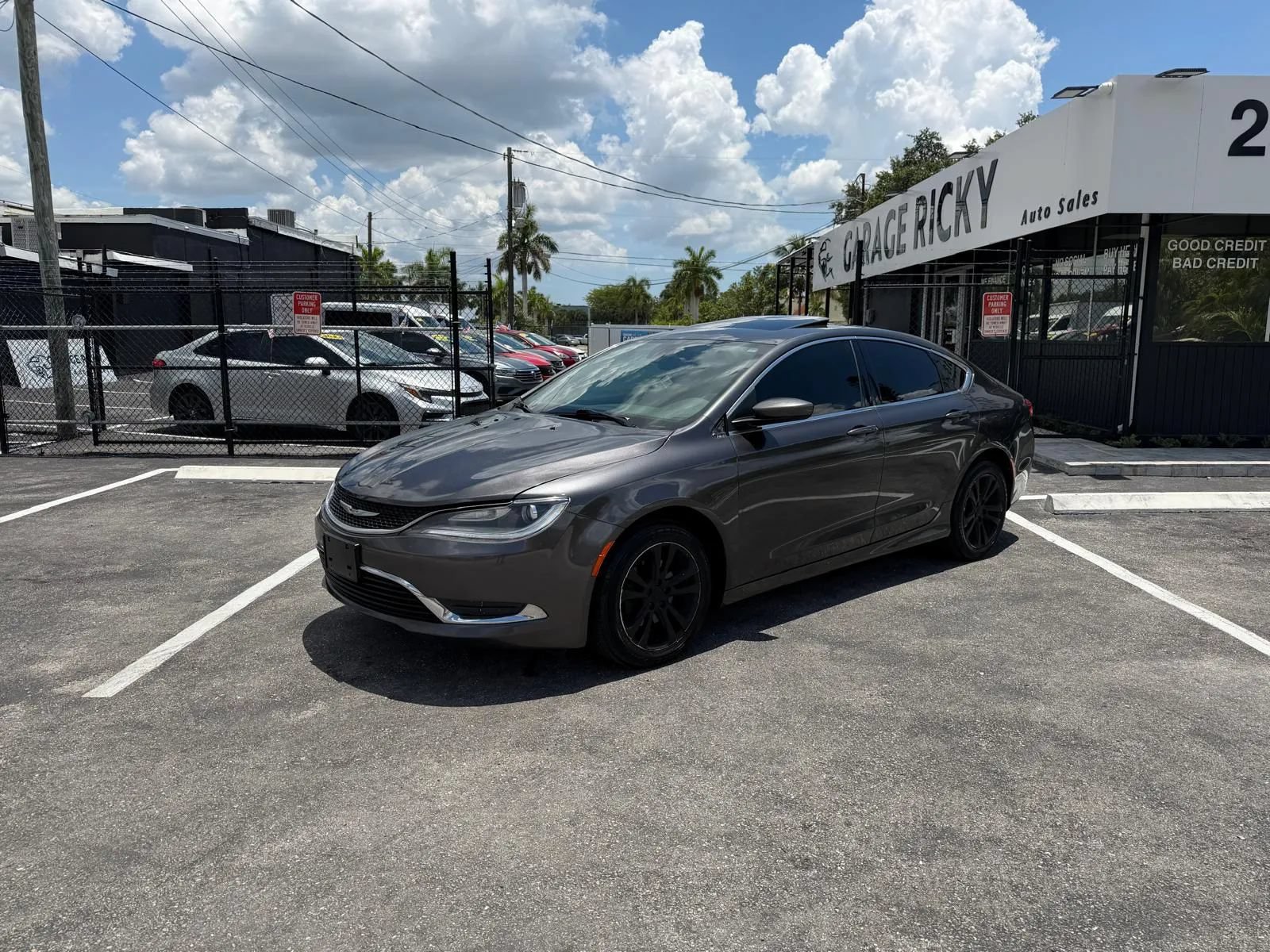 Used 2015 Chrysler 200 Limited w/ Convenience Group FWD image 1