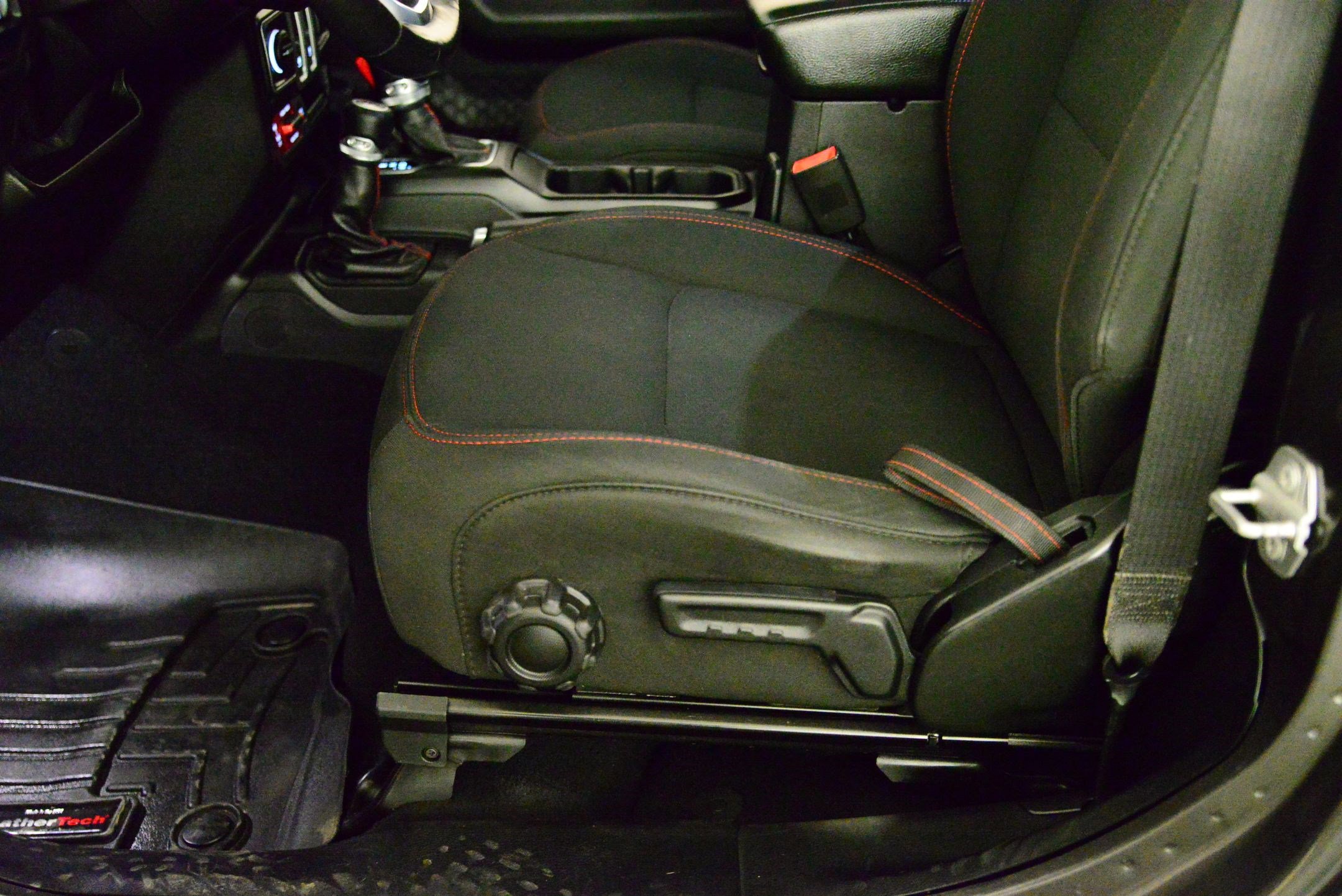 Used 2018 Jeep Wrangler Rubicon w/ Cold Weather Group image 12