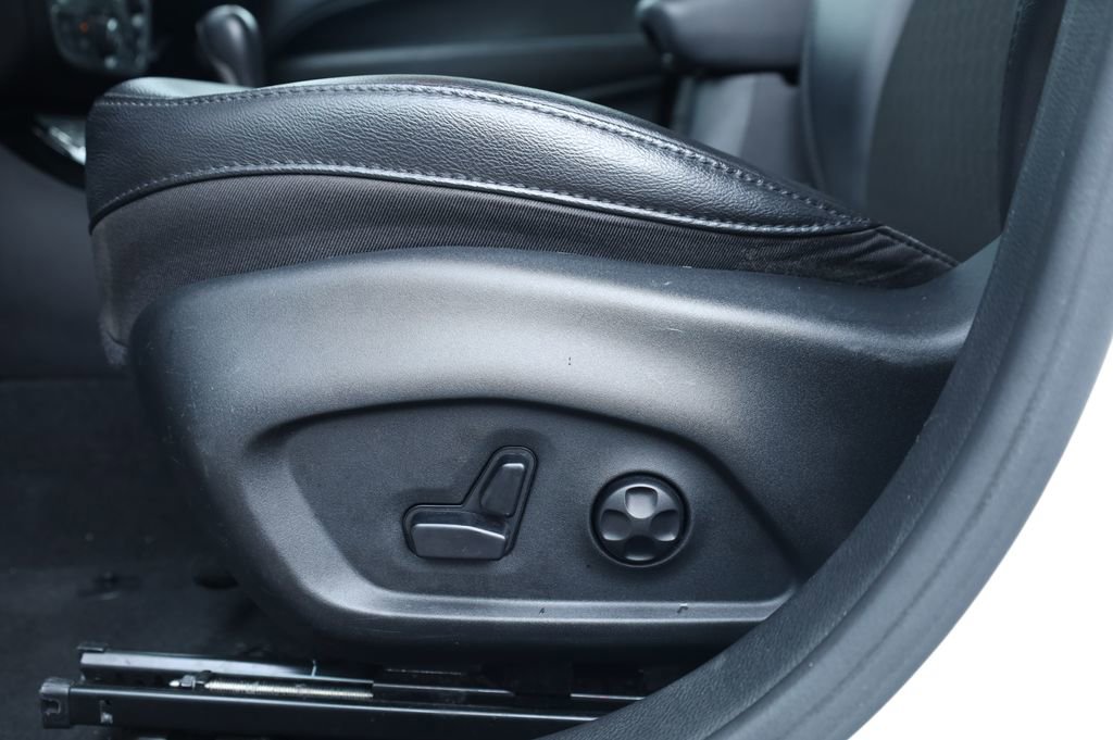 Used 2020 Jeep Compass Latitude FWD image 27