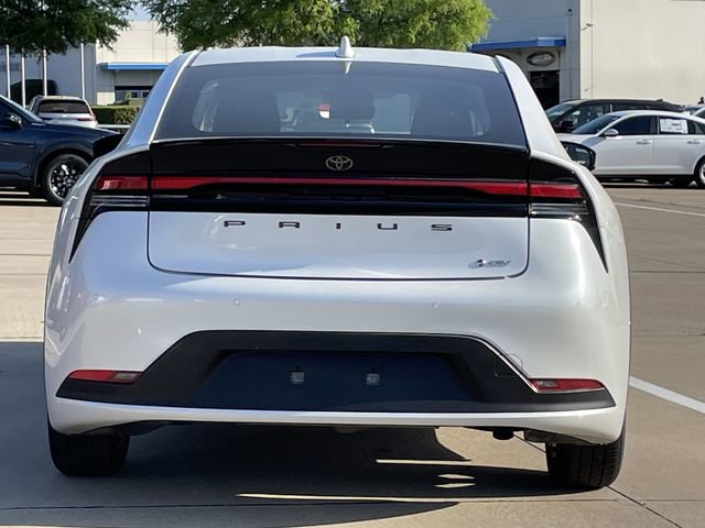Used 2025 Toyota Prius LE image 6
