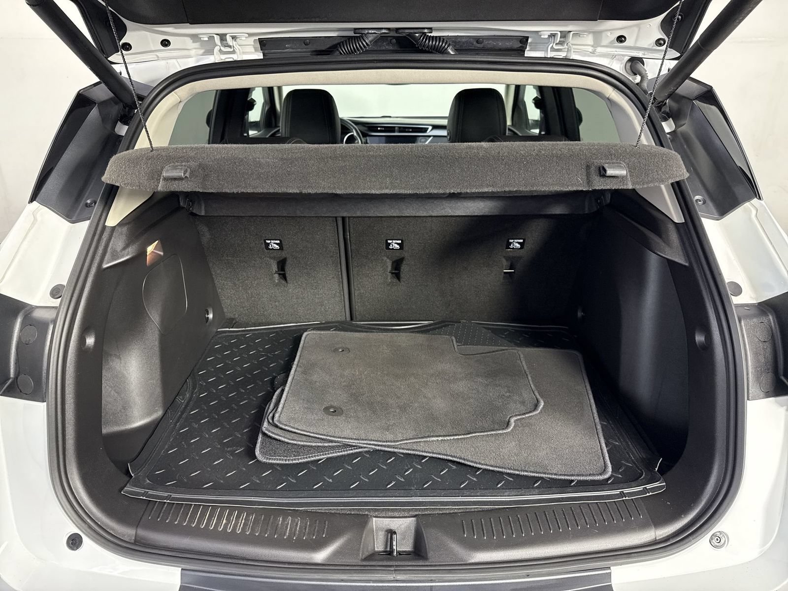Used 2021 Buick Encore GX Essence FWD image 31