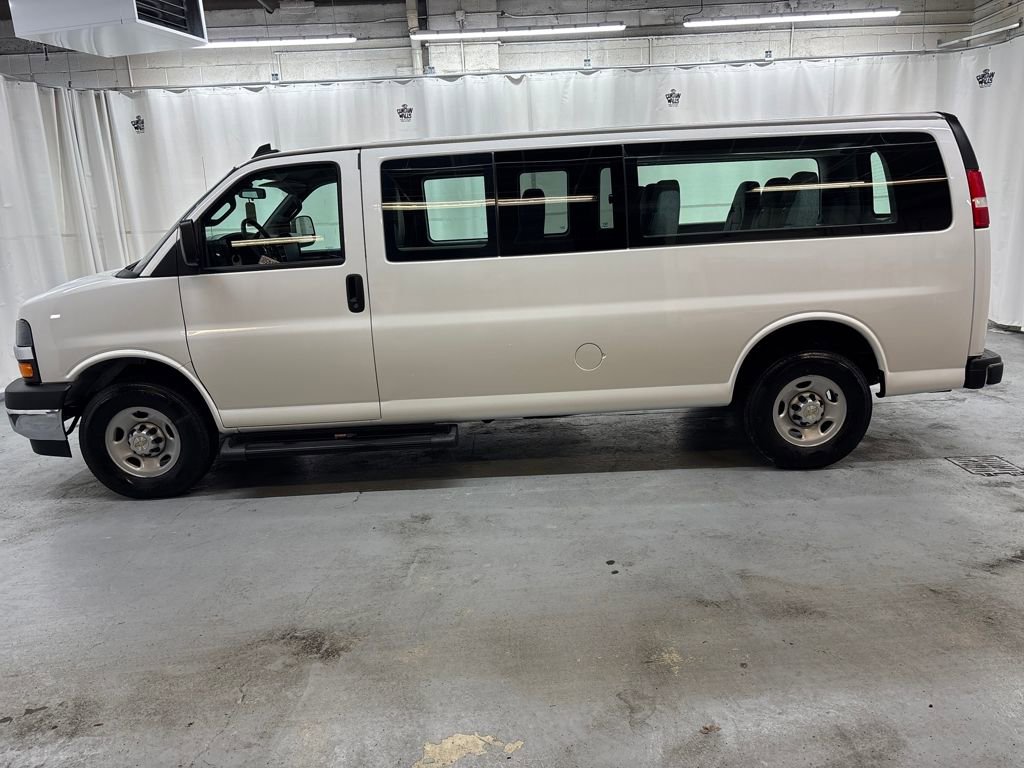 New 2024 Chevrolet Express 3500 Extended RWD image 2