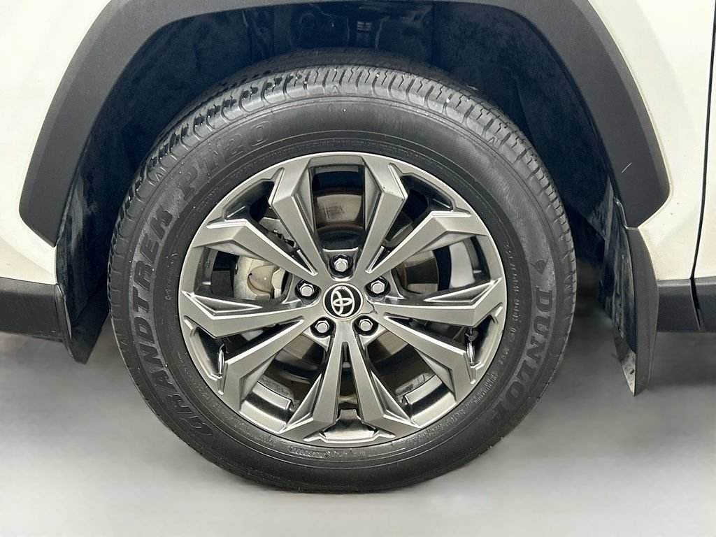 Used 2025 Toyota RAV4 Limited AWD/4WD image 31