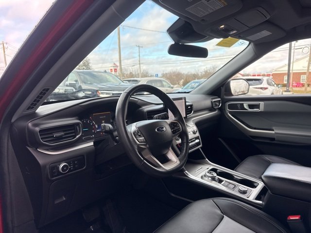 Used 2023 Ford Explorer XLT w/ Equipment Group 202A image 9