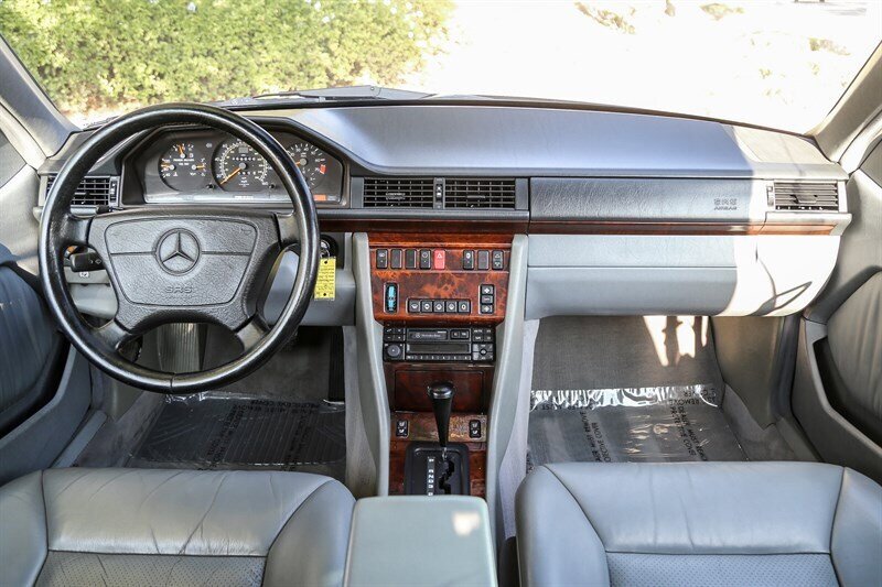Used 1995 Mercedes-Benz E 320 Convertible image 59