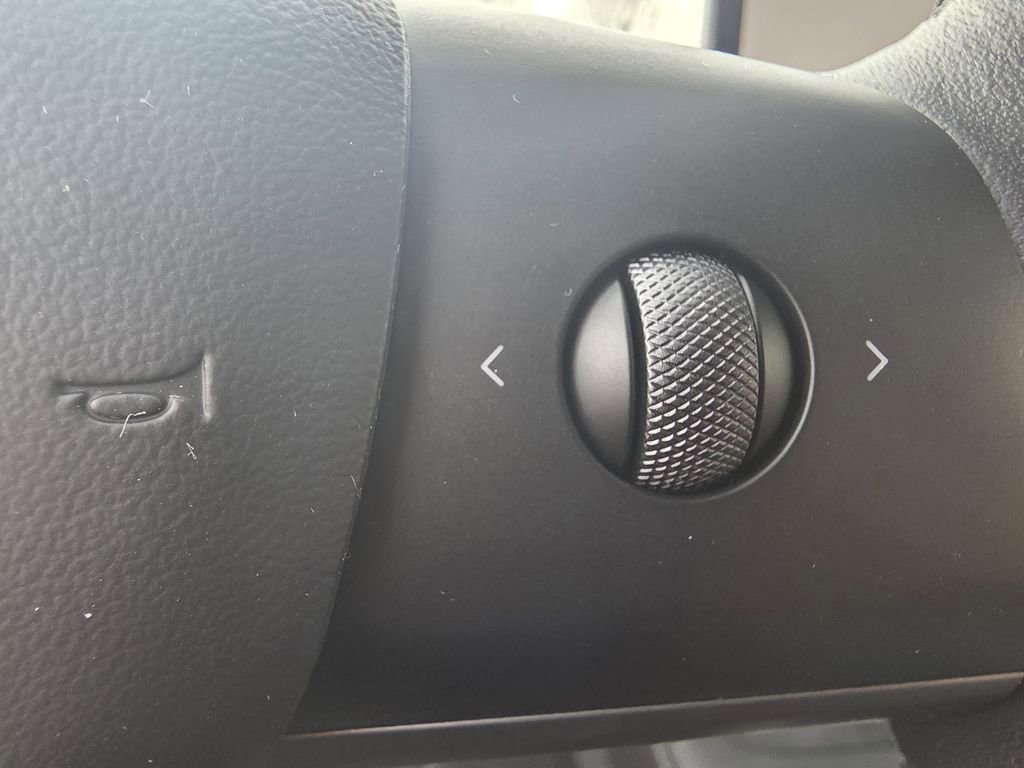 Used 2023 Tesla Model Y Performance image 25