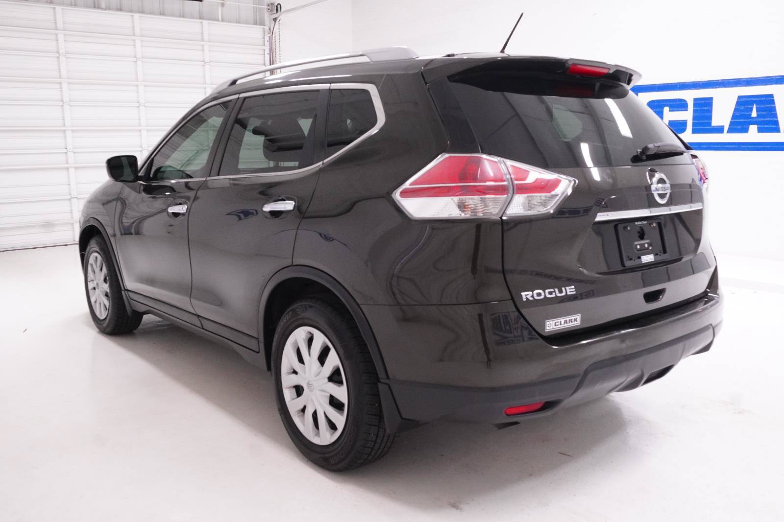 Used 2016 Nissan Rogue S w/ Appearance Package FWD image 34