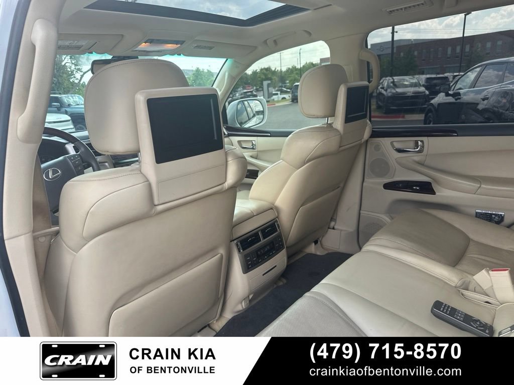 Used 2013 Lexus LX 570 4WD w/ Luxury Pkg image 27