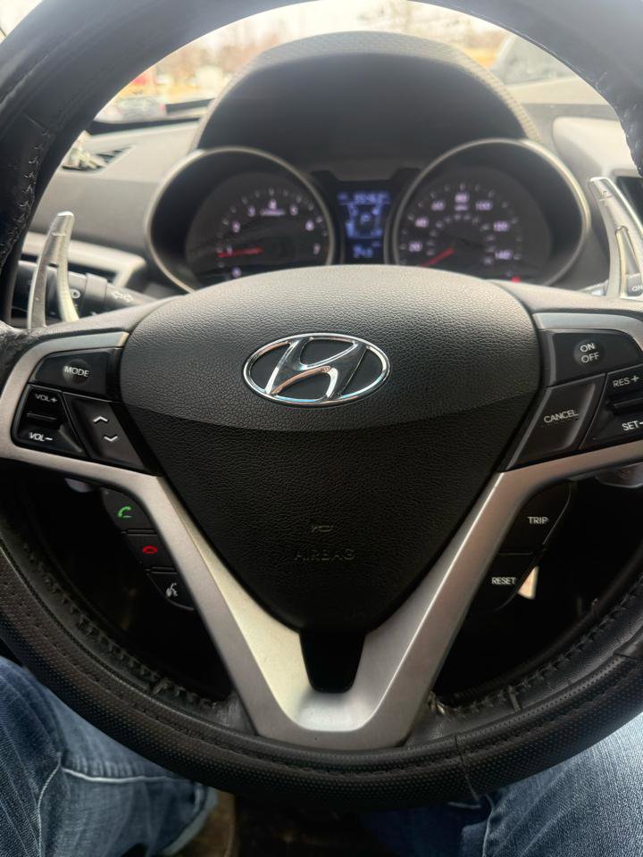 Used 2012 Hyundai Veloster w/ Style Pkg image 14