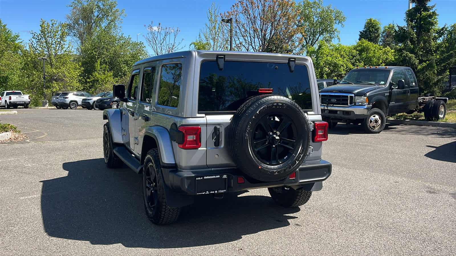 Used 2019 Jeep Wrangler Unlimited Sahara AWD/4WD image 6
