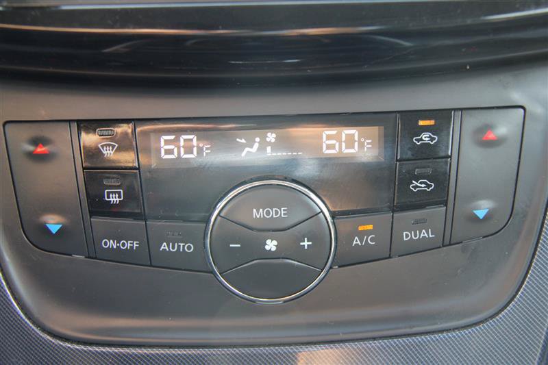 Used 2018 Nissan Sentra SR w/ Premium Package (P02) FWD image 33