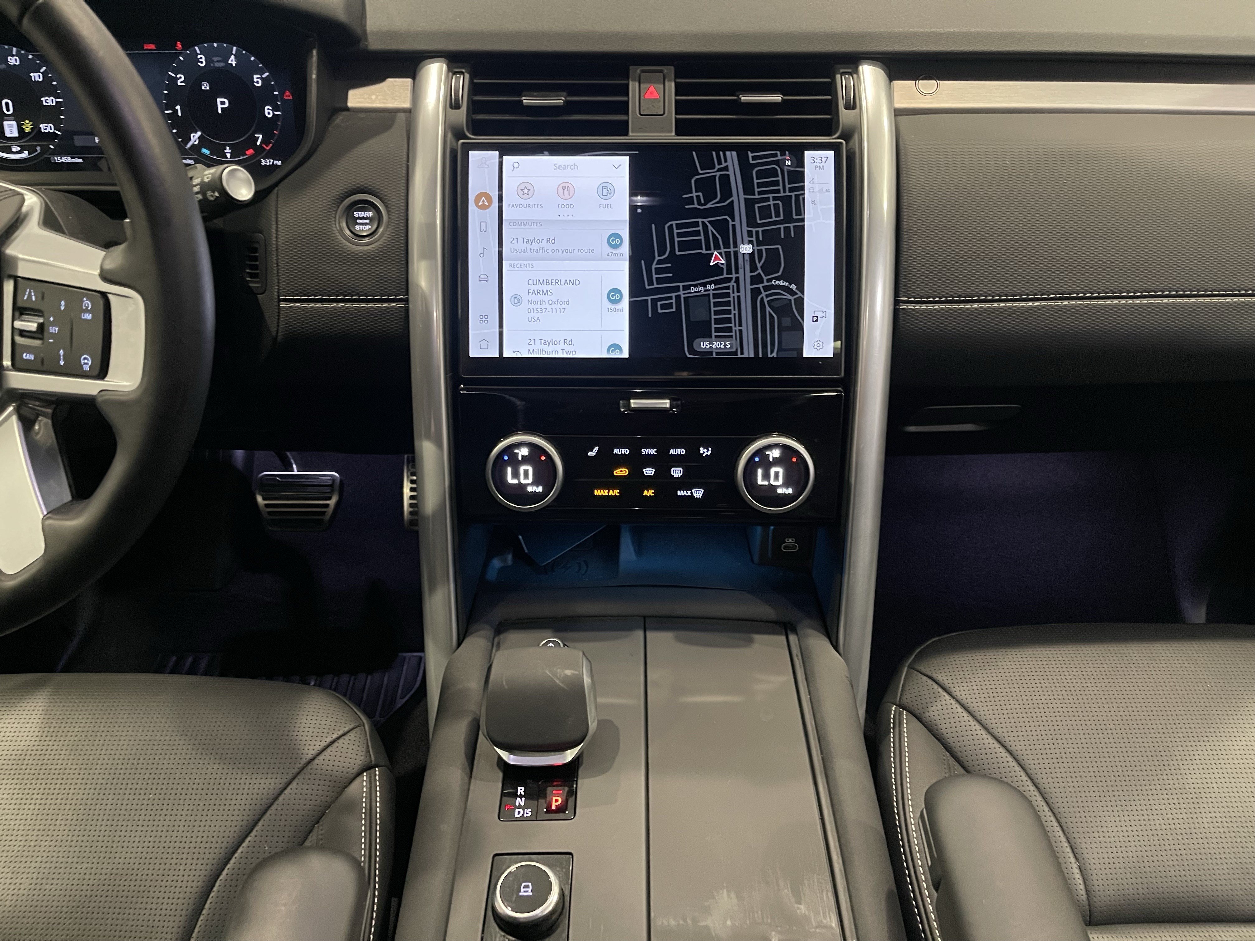 Used 2025 Land Rover Discovery Dynamic SE AWD/4WD image 17